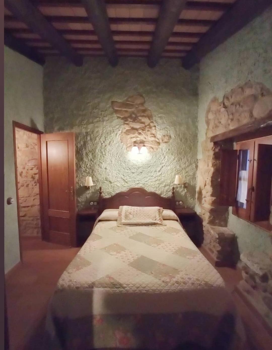 Masia Can Felip B&B Llinars del Valles Exterior photo