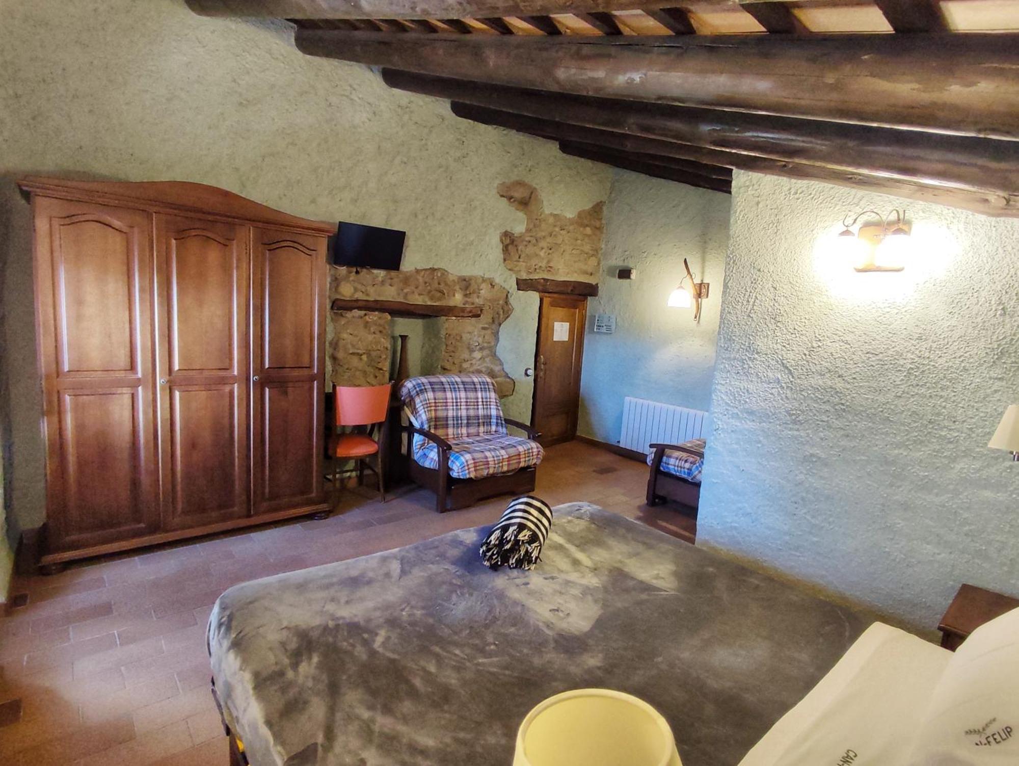 Masia Can Felip B&B Llinars del Valles Exterior photo